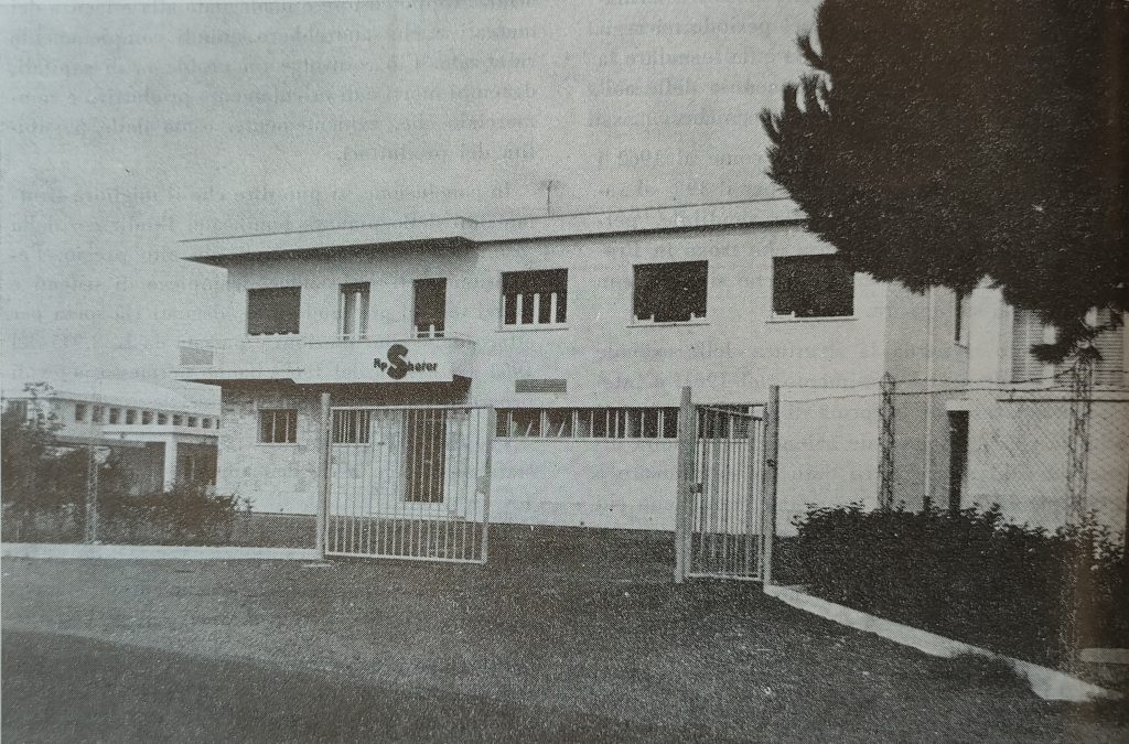 Stabilimento R.P. Scherer S.p.A., Aprilia (LT). Veduta esterna, 1965. Da Economia Pontina, 10 (1965), 22. 