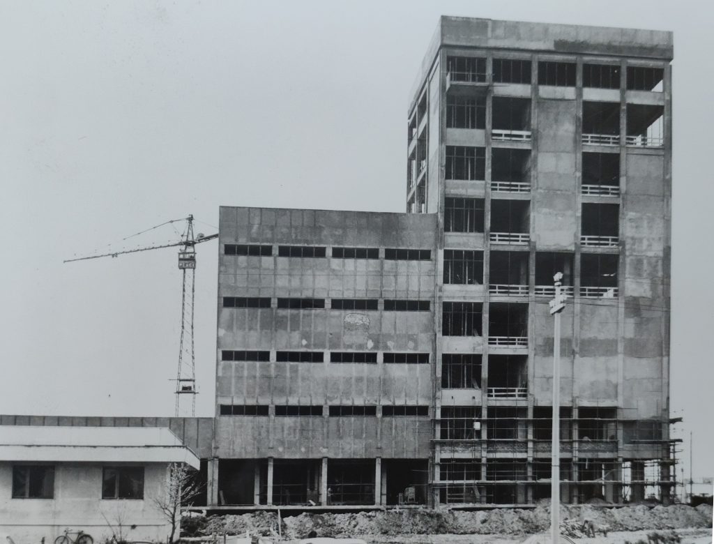 Costruzione della torre di lavorazione, Malteria Tirrena, Pomezia (RM), 1964. Archivio Storico Birra Peroni, Roma